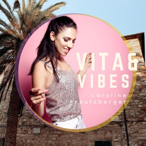 caroline-vita-und-vibes-cover Albumcover: Caroline Kreutzberger – Vita & Vibes (Foto: Manulli)